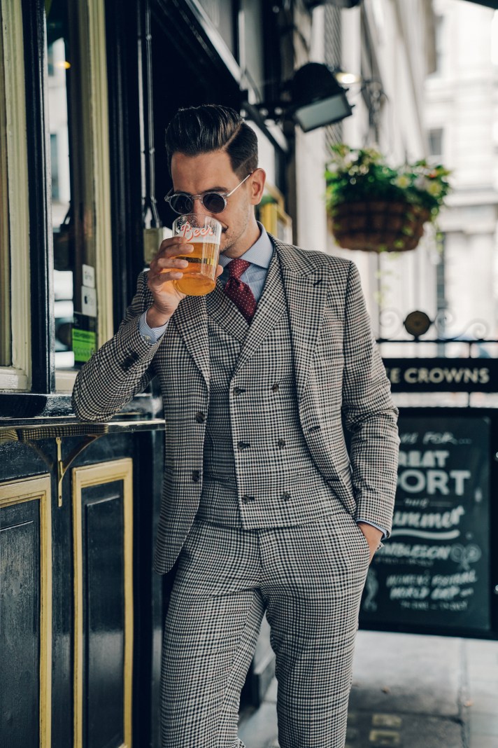 Pint-of-Beer-at-the-Pub