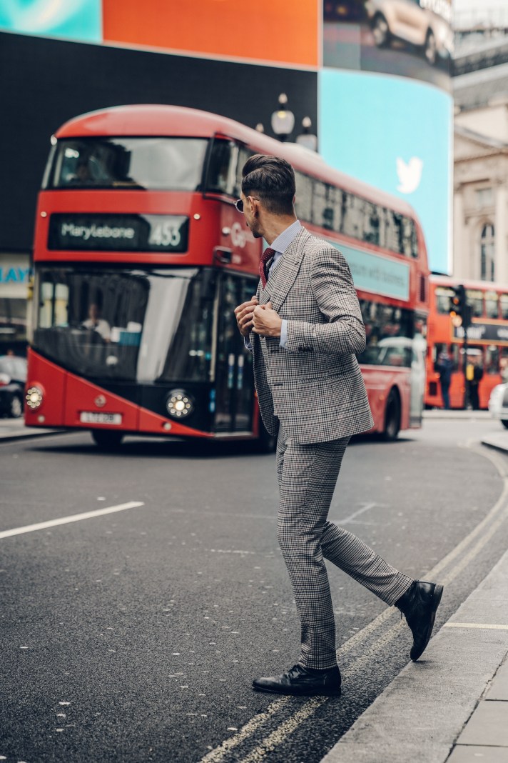 red-bus-at-picadilly-circus